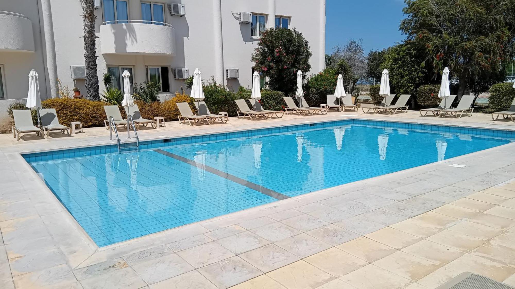 Ξενοδοχείο με διαμερίσματα μανταλένα Πρωταράς